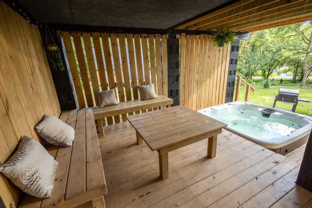 Valhalla Cabins Aframes With Hot Tubs & Sauna Cosby Экстерьер фото